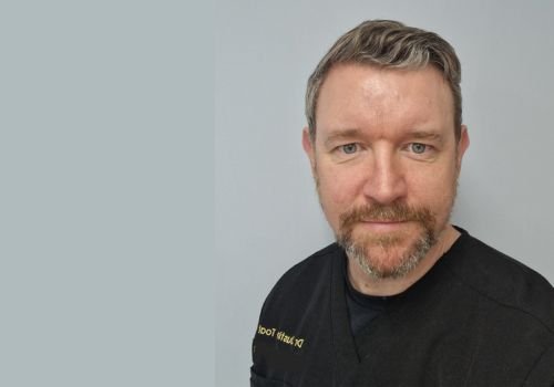 Dr Justin Toal